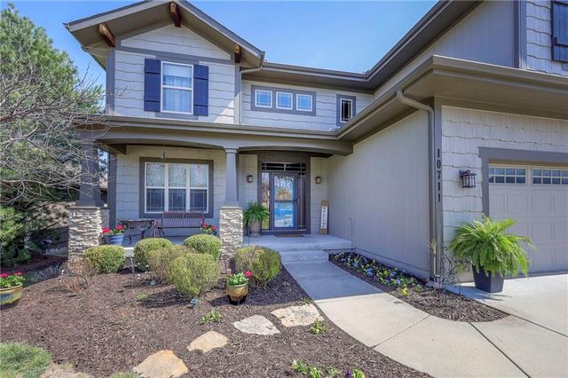 10711 S Appleridge Lane, Olathe, KS 66061