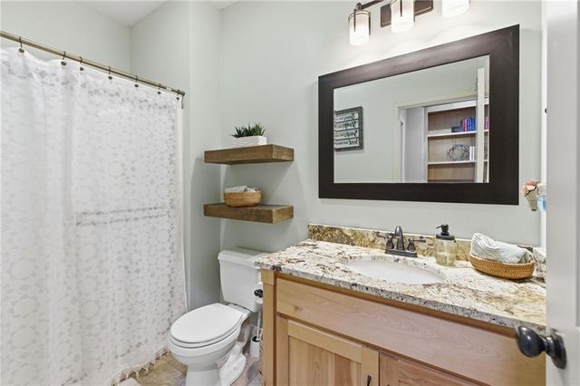 10711 S Appleridge Lane, Olathe, KS 66061