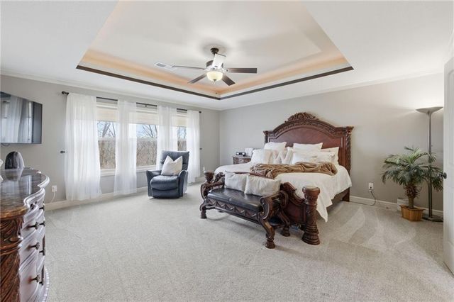10711 S Appleridge Lane, Olathe, KS 66061