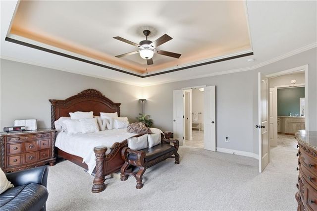 10711 S Appleridge Lane, Olathe, KS 66061