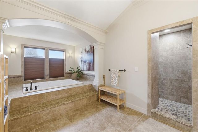 10711 S Appleridge Lane, Olathe, KS 66061