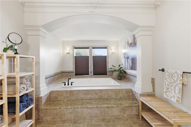 10711 S Appleridge Lane, Olathe, KS 66061
