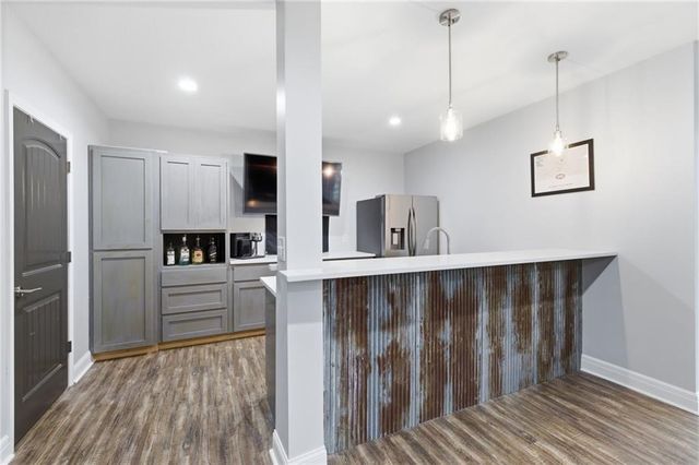 10711 S Appleridge Lane, Olathe, KS 66061