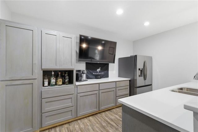 10711 S Appleridge Lane, Olathe, KS 66061