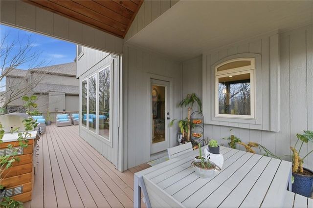 10711 S Appleridge Lane, Olathe, KS 66061