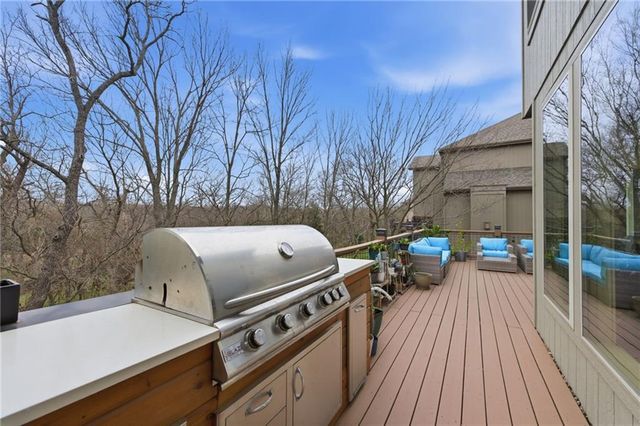 10711 S Appleridge Lane, Olathe, KS 66061