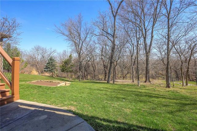 10711 S Appleridge Lane, Olathe, KS 66061