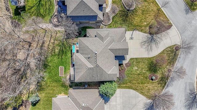10711 S Appleridge Lane, Olathe, KS 66061