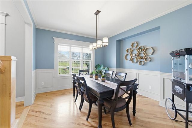10711 S Appleridge Lane, Olathe, KS 66061