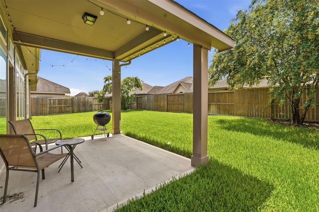 14106 Green Thicket Drive, Pearland, TX 77584