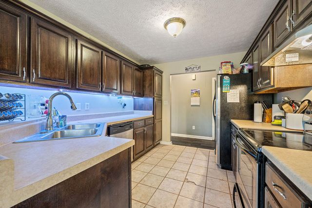 112 Raymond Lane, Rossville, GA 30741