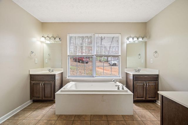 112 Raymond Lane, Rossville, GA 30741