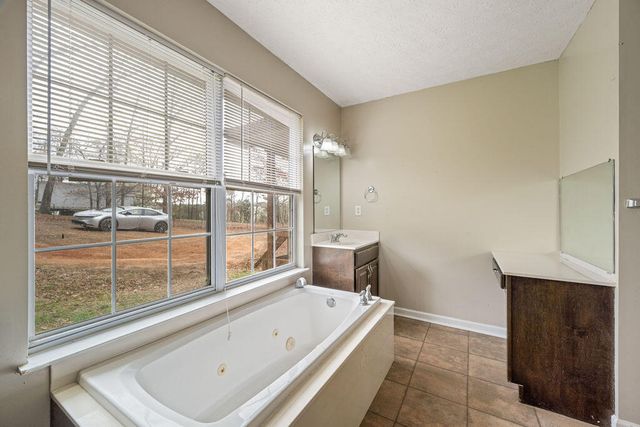 112 Raymond Lane, Rossville, GA 30741