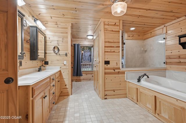 55750 E 360 Road, Jay, OK 74346