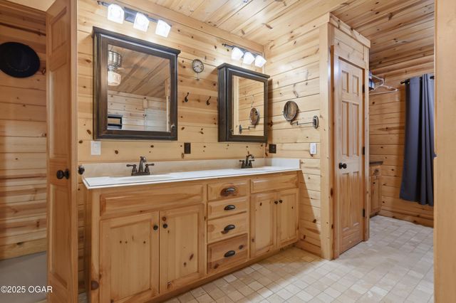 55750 E 360 Road, Jay, OK 74346