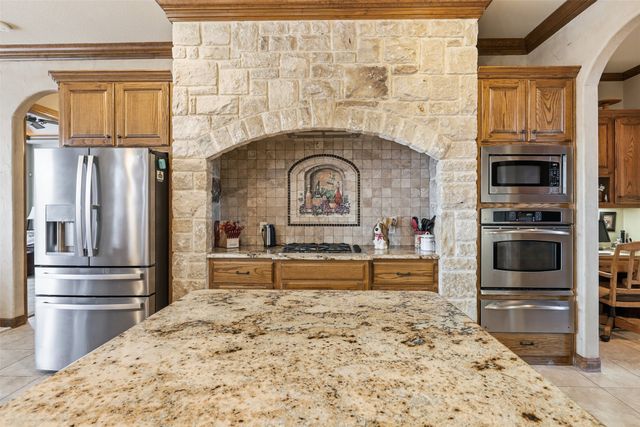2606 Waters Edge Drive, Granbury, TX 76048