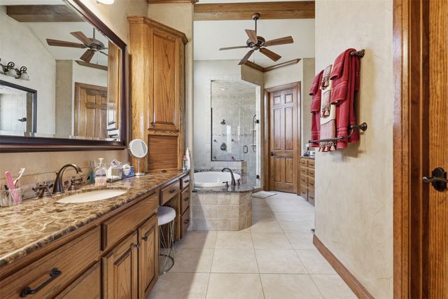2606 Waters Edge Drive, Granbury, TX 76048