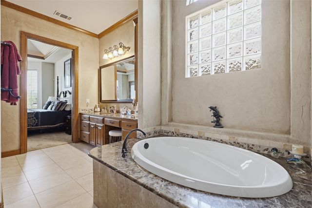 2606 Waters Edge Drive, Granbury, TX 76048