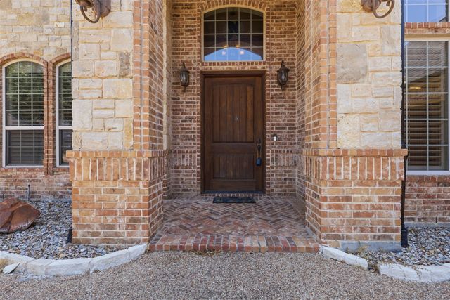 2606 Waters Edge Drive, Granbury, TX 76048
