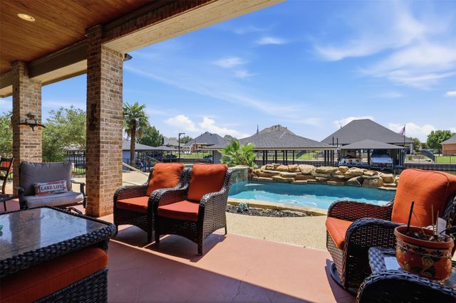 2606 Waters Edge Drive, Granbury, TX 76048