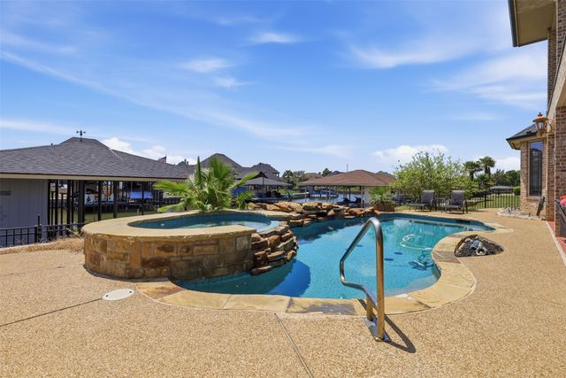 2606 Waters Edge Drive, Granbury, TX 76048