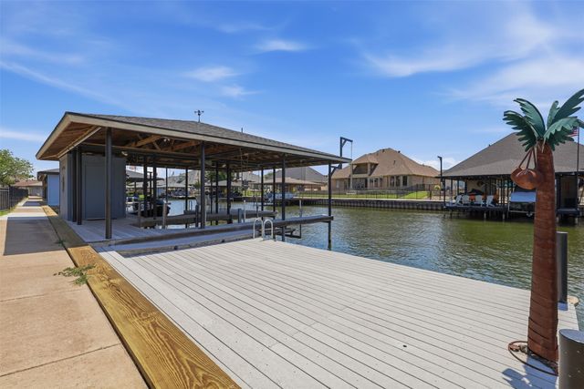 2606 Waters Edge Drive, Granbury, TX 76048