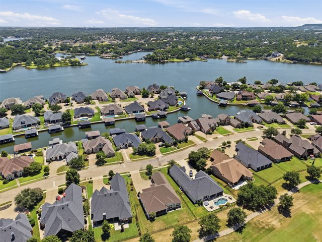 2606 Waters Edge Drive, Granbury, TX 76048