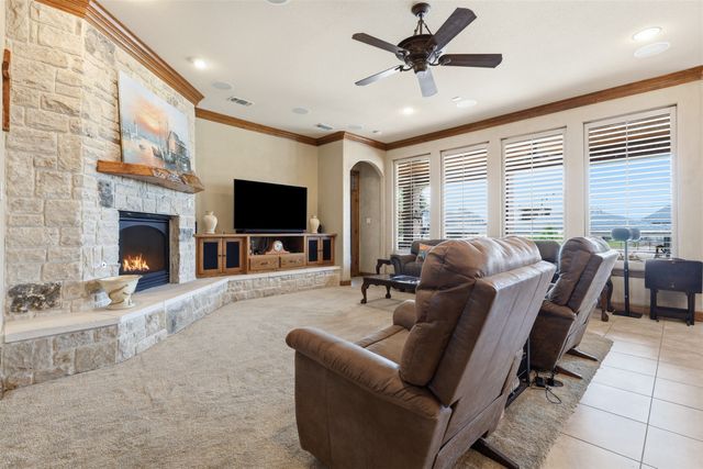 2606 Waters Edge Drive, Granbury, TX 76048