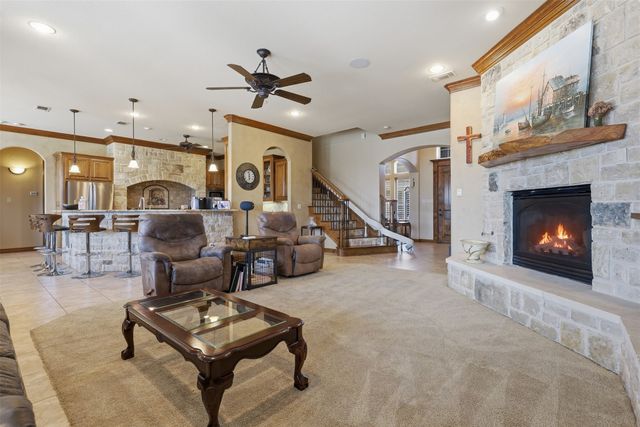 2606 Waters Edge Drive, Granbury, TX 76048