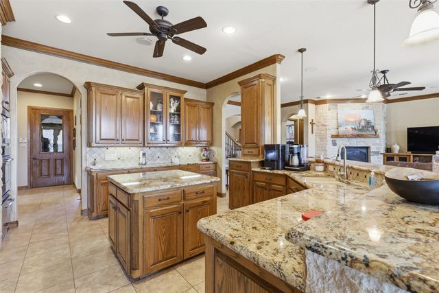 2606 Waters Edge Drive, Granbury, TX 76048