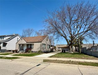 22133 Rosedale Street, Saint Clair Shores, MI 48080