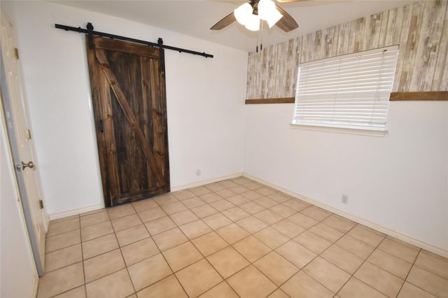 608 Wilkes ST, Smithville, TX 78957