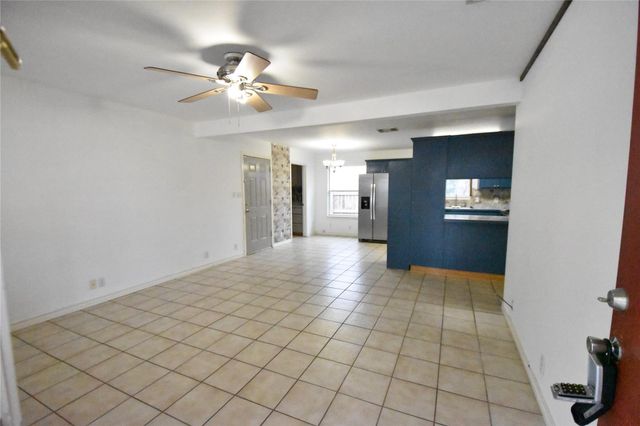 608 Wilkes ST, Smithville, TX 78957