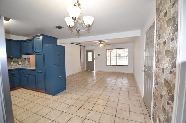 608 Wilkes ST, Smithville, TX 78957