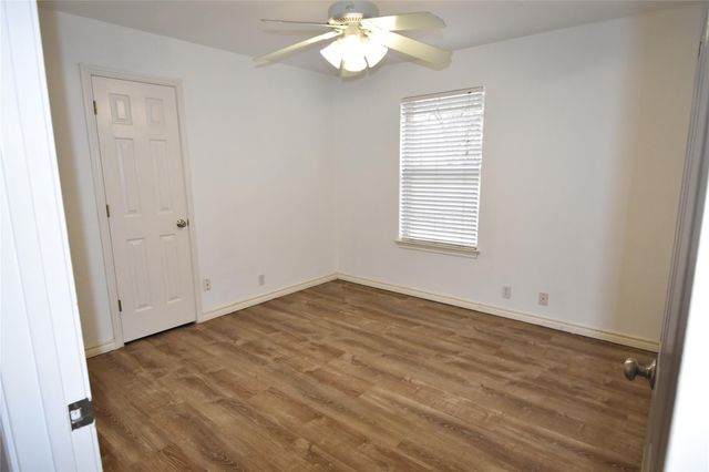 608 Wilkes ST, Smithville, TX 78957