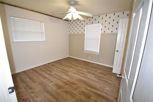 608 Wilkes ST, Smithville, TX 78957