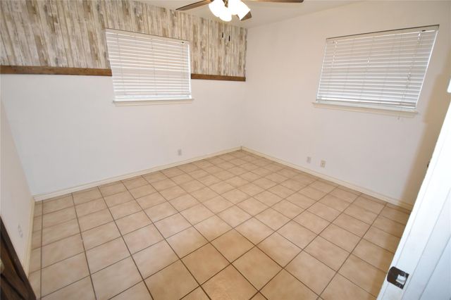 608 Wilkes ST, Smithville, TX 78957