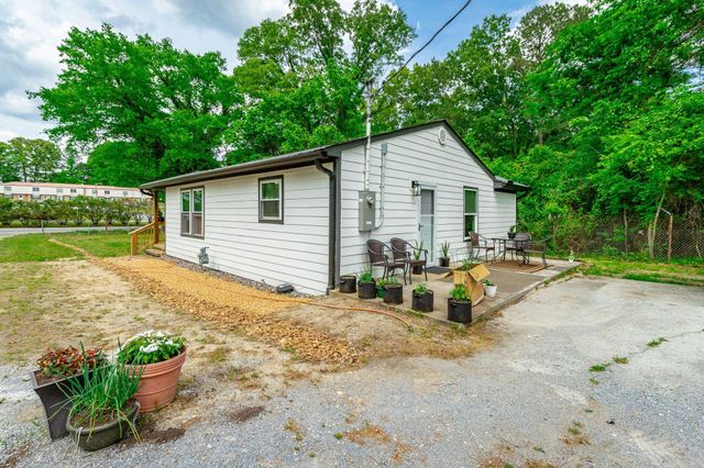 1366 Lakeview Drive, Rossville, GA 30741