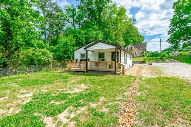 1366 Lakeview Drive, Rossville, GA 30741