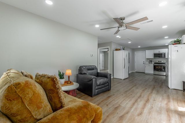 1366 Lakeview Drive, Rossville, GA 30741