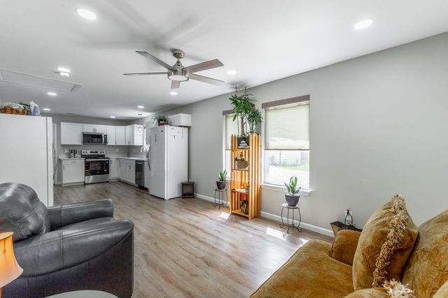 1366 Lakeview Drive, Rossville, GA 30741