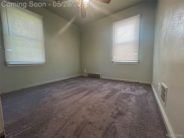 8869 Hartwell Street, Detroit, MI 48228