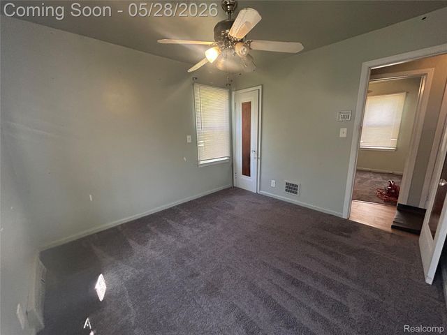 8869 Hartwell Street, Detroit, MI 48228
