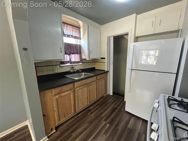 8869 Hartwell Street, Detroit, MI 48228