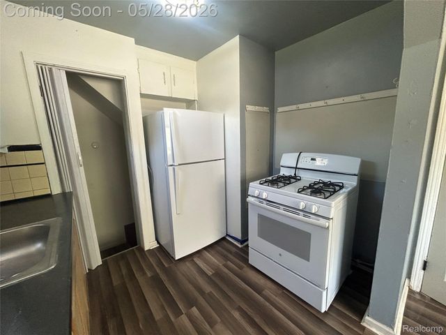 8869 Hartwell Street, Detroit, MI 48228