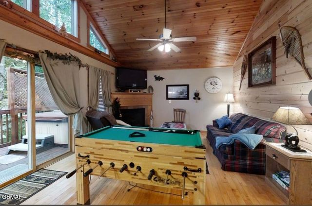 335 Greenwood Way, Pigeon Forge, TN 37863