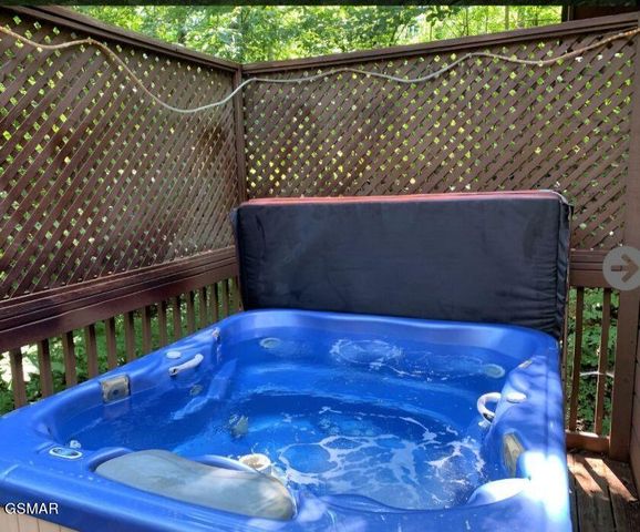 335 Greenwood Way, Pigeon Forge, TN 37863