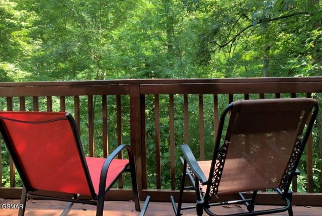 335 Greenwood Way, Pigeon Forge, TN 37863