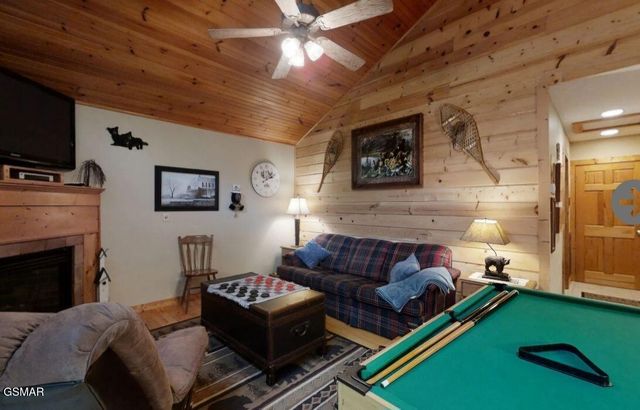 335 Greenwood Way, Pigeon Forge, TN 37863