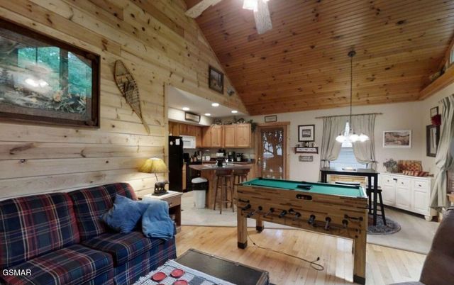 335 Greenwood Way, Pigeon Forge, TN 37863